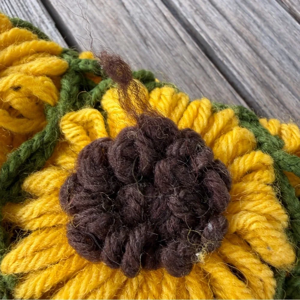 Vintage 3D Crochet Sunflower Throw Daisy Chain Afghan Scallop Edge 40x46 GUC